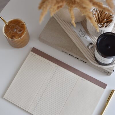 Kreatywne listy, planner na biurko z perforacjami. Biuwar w formacie A4