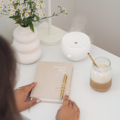 Dziennik refleksji razem z klipem do długopisu.